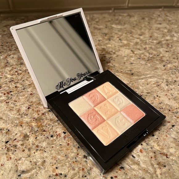 GXVE Beauty by Gwen Stefani Check My Glow highlighter - Picture 1 of 4